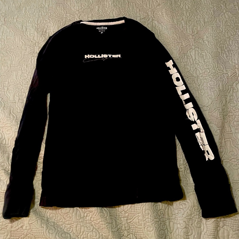 Hollister Men’s long sleeve tee, size S.